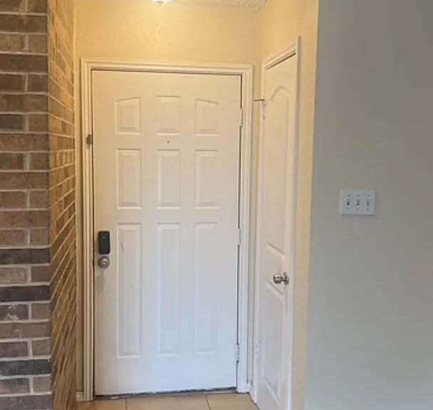 1901 Cloisters Dr #921 — Photo 3