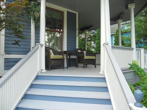 3rd image of 713 Owen St