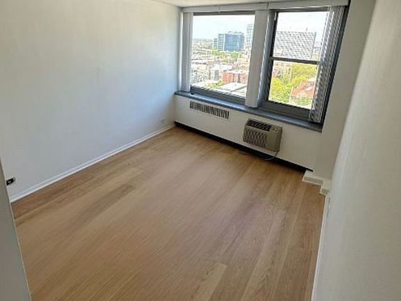 4th image of 555 W Cornelia Ave Unit 1-1301