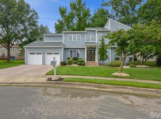 5 Elegante Dr, Edison, NJ 08820