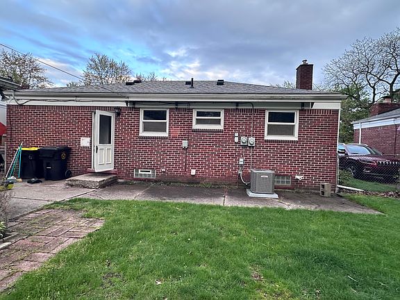 2nd image of 2584 Longmeadow Dr