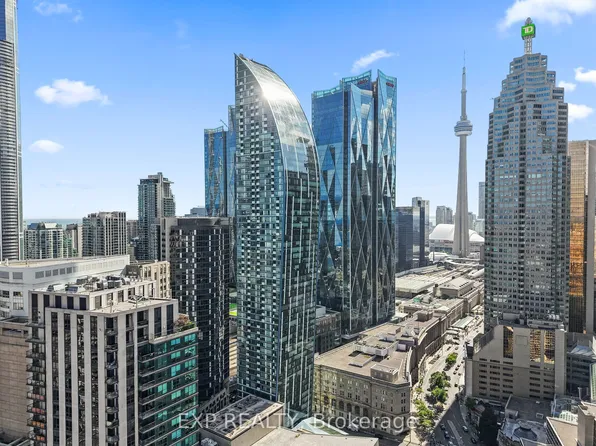 8 The Esplanade #3510, Toronto, ON M5E 0A6