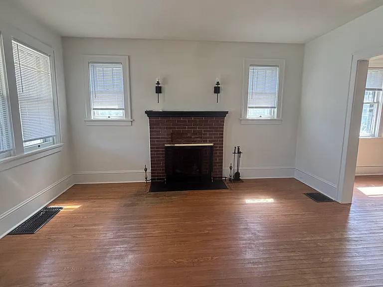 2632 Clifton St NW — Photo 5