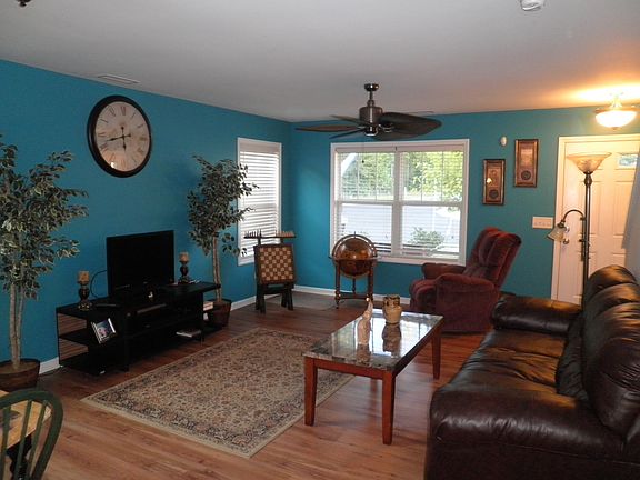 4th image of 1327 Silver Dr