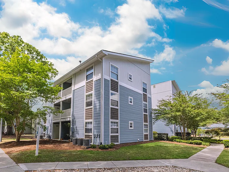 Village Green Apartment Homes — Photo 36