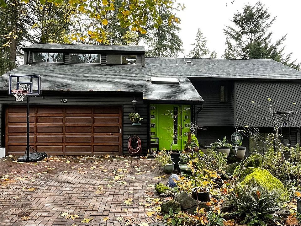 2nd image of 782 Lake Forest Dr