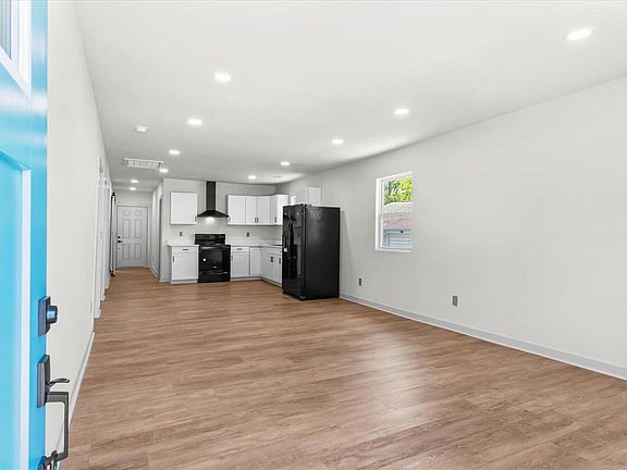 5th image of 3012 N Chamberlain Ave