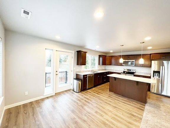dining/kitchen