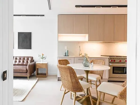 636 Lorimer Street image 5 of 17