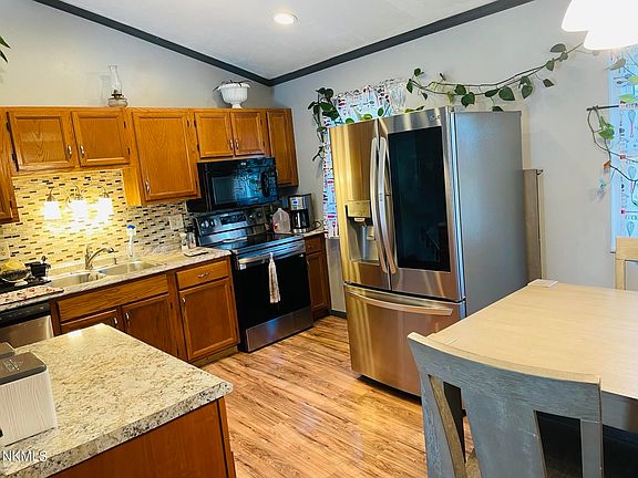 5th image of 4068 Woodchase Dr