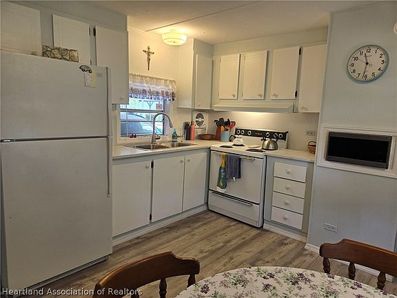 3rd image of 55 Pine Aire Cir
