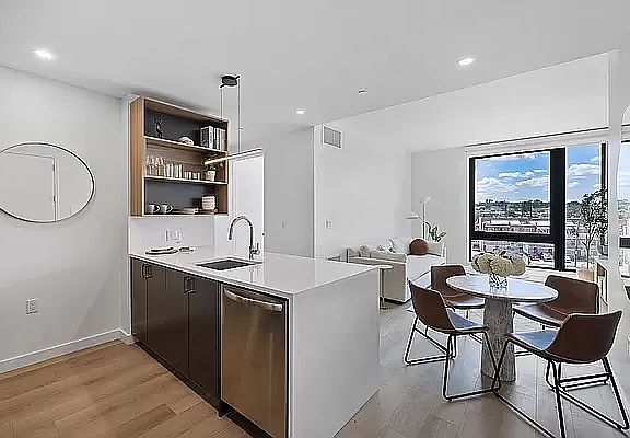 3rd image of 72-01 Queens Blvd #206