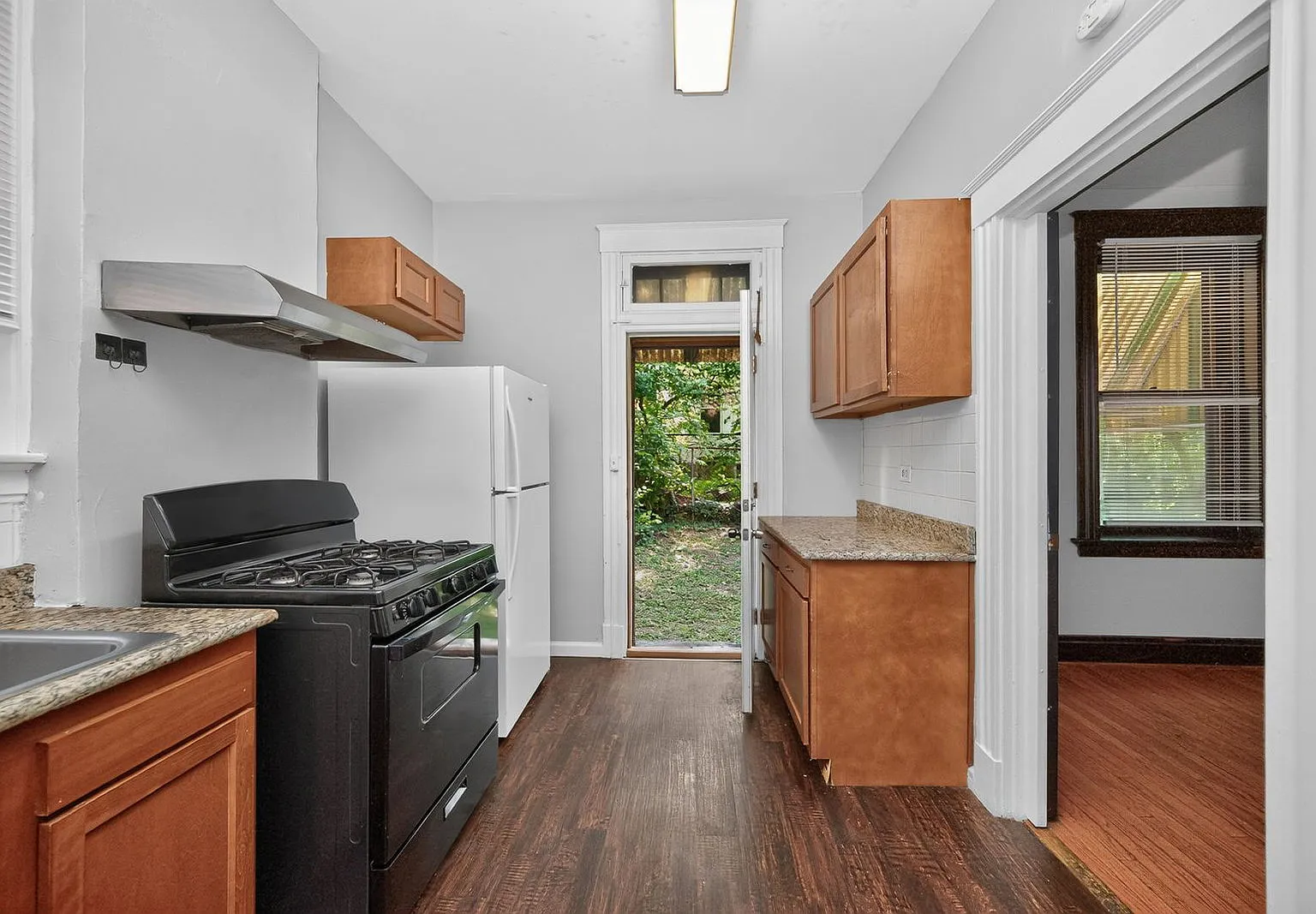 5 bed, 1.5 bath, $2,995 — Photo 2
