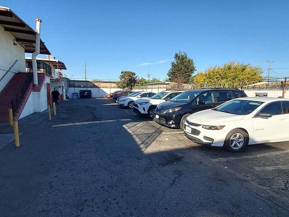 2nd image of 10506 S Inglewood Ave