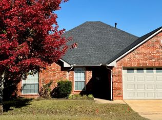 1921 Grassy Ridge Ln, Tyler, TX 75703