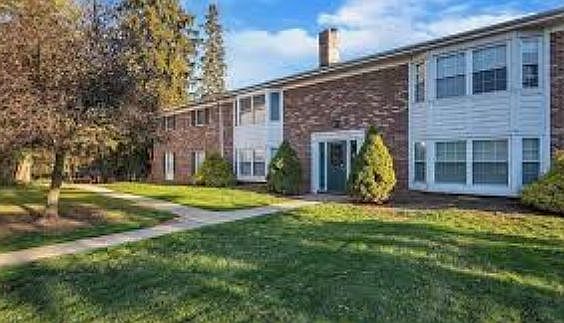 1st image of 6975 Carriage Hill Dr