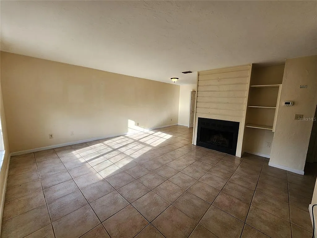 2 bed, 1.0 bath, 837 sqft, $975 — Photo 2