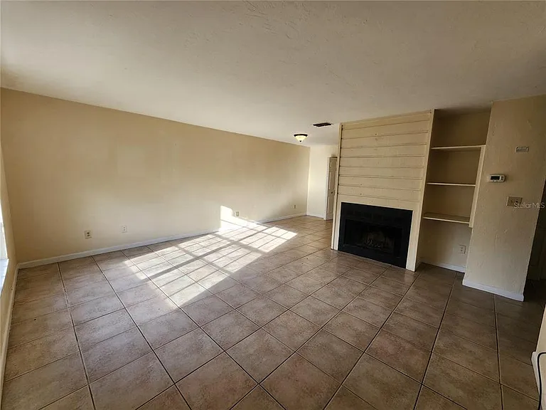 2529 NW 62nd Pl — Photo 2