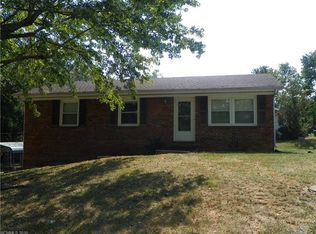 9 Lancelot Ln, Asheville, NC 28806