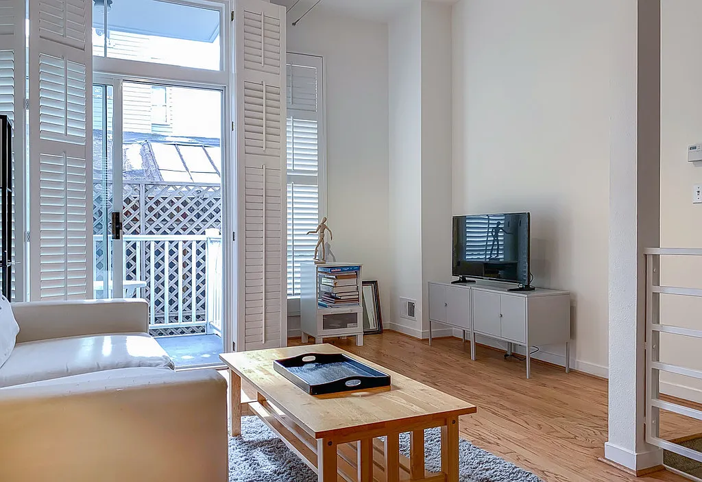 (By: International Executive Rentals) — Photo 2