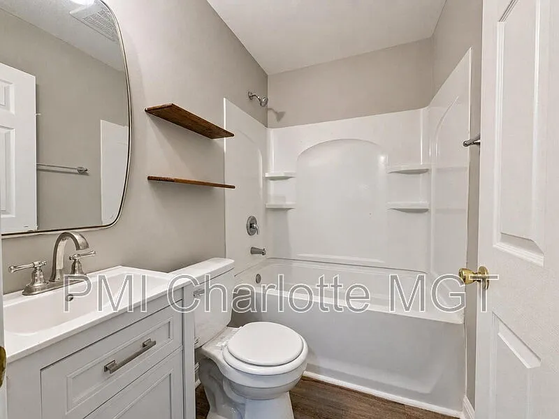 2 bed, 1.0 bath, 1160 sqft, $2,250 — Photo 2