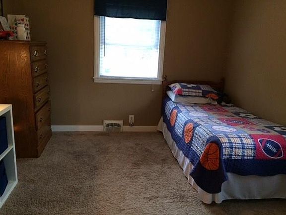 5th image of 822 Boyce St