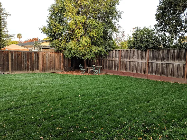 1053 Montgomery St — Photo 2