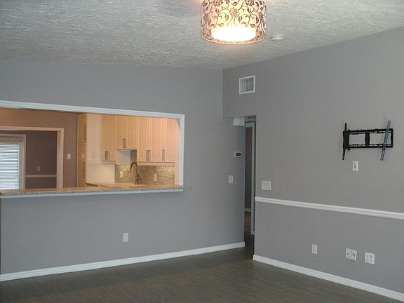 5th image of 932 Carlson Dr