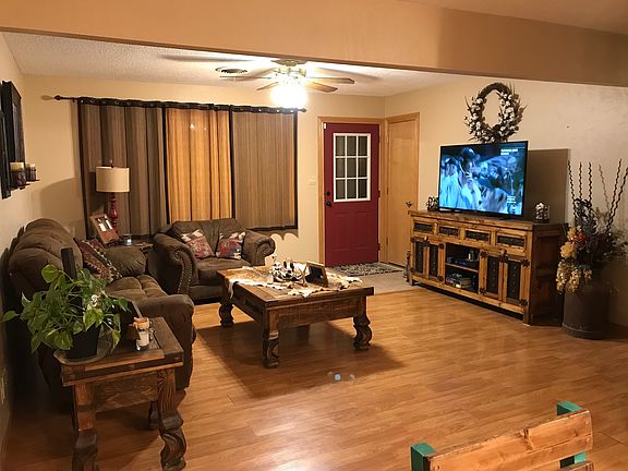 2nd image of 702 Lee Dr