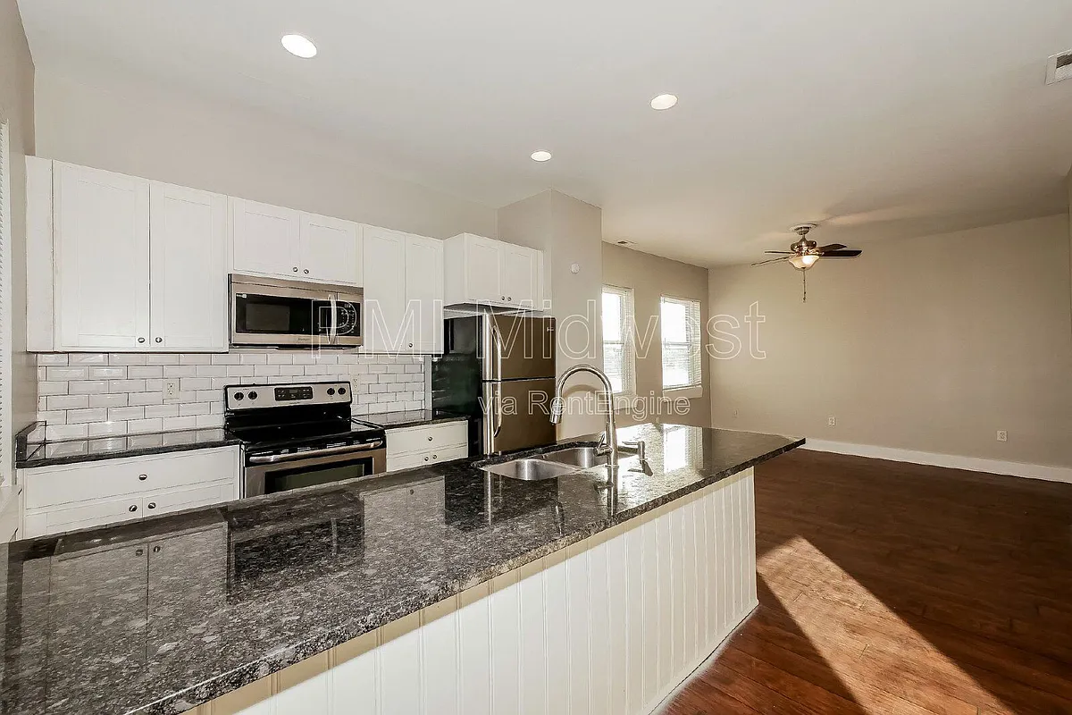 Building Photo - 2029 N College Ave #G