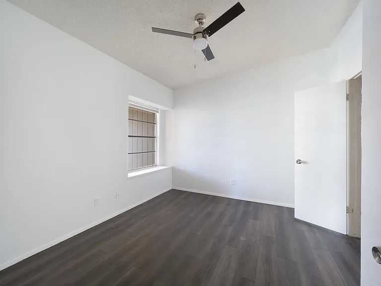 1901 Lake Omega St #C — Photo 13