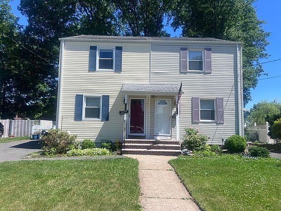 3rd image of 228 Windsor Ave