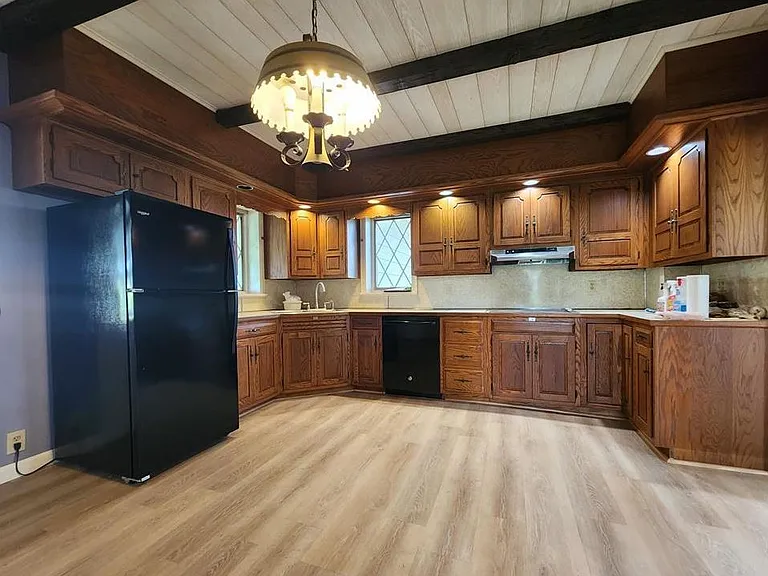 4939 Indian Creek Rd #FARM HOUSE — Photo 3