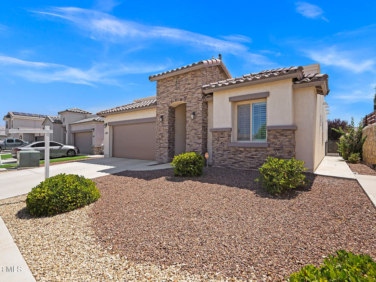 4 bed, 3.0 bath, 2102 sqft, $1,950 — Photo 2