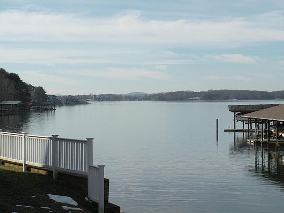 5th image of 218 Blarney Stone Ct