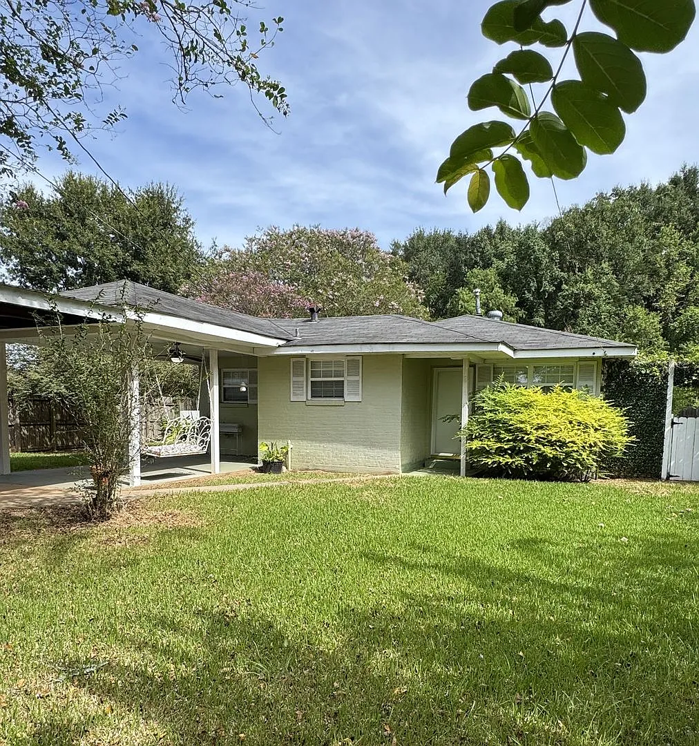 Single Family Residence — Photo 2
