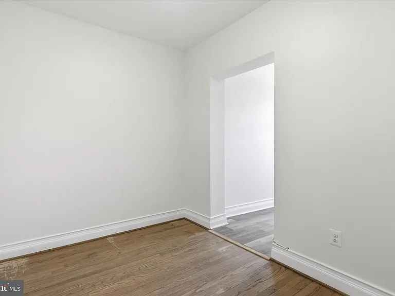 221 20th St NE #3 — Photo 17