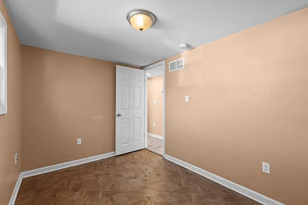 23233 Wellington Ave — Photo 18