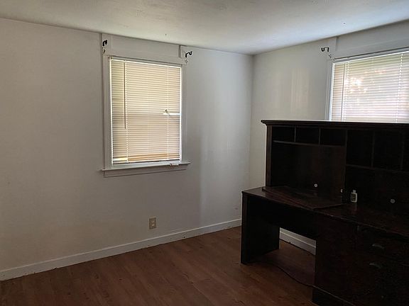 5th image of 109 Douglas Ave