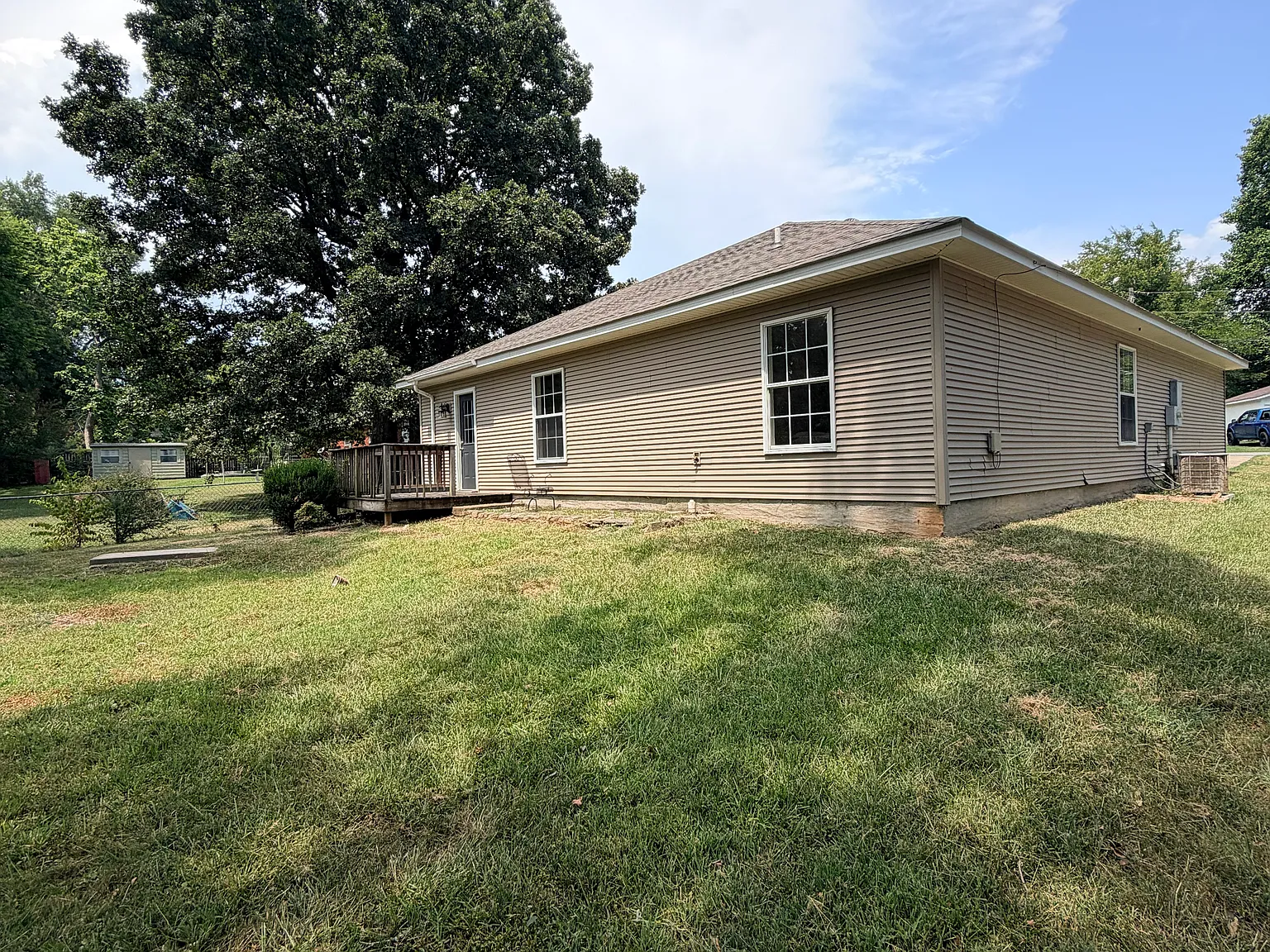 3 bed, 1300 sqft, $1,650 — Photo 2