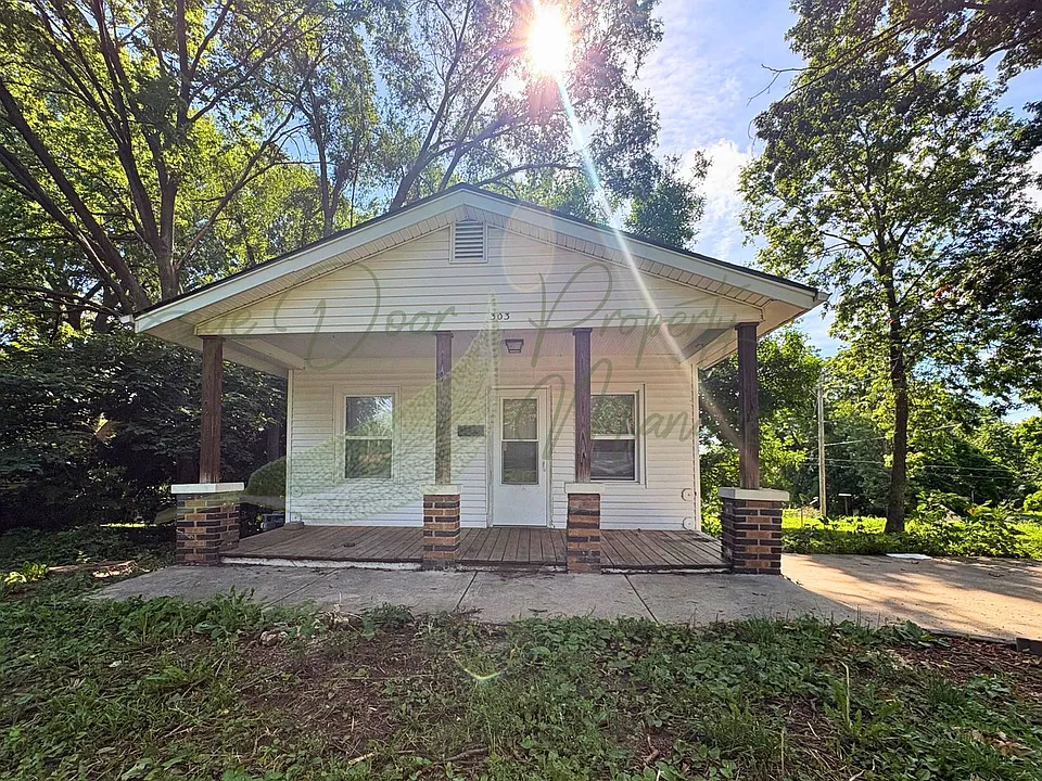 303 N Huttig Ave