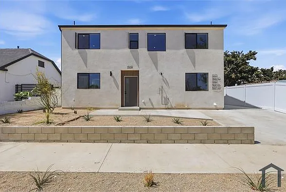 3 bed, 1100 sqft, $3,668 — Photo 1