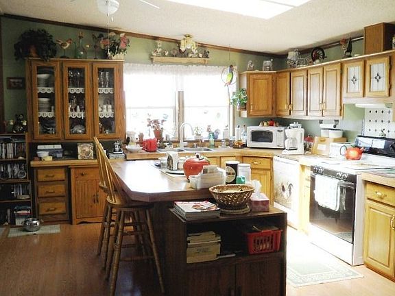 Kitchen w/Tons of Cabinets