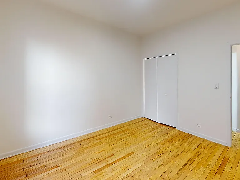 300 1/2 E 65th St #2D — Photo 5