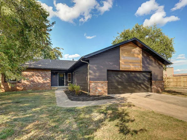 2357 W Swallow Street, Springfield, MO 65810