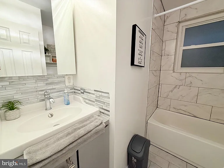6910 Fern Pl — Photo 10