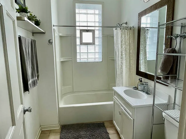 901 W 33rd St #2A — Photo 3