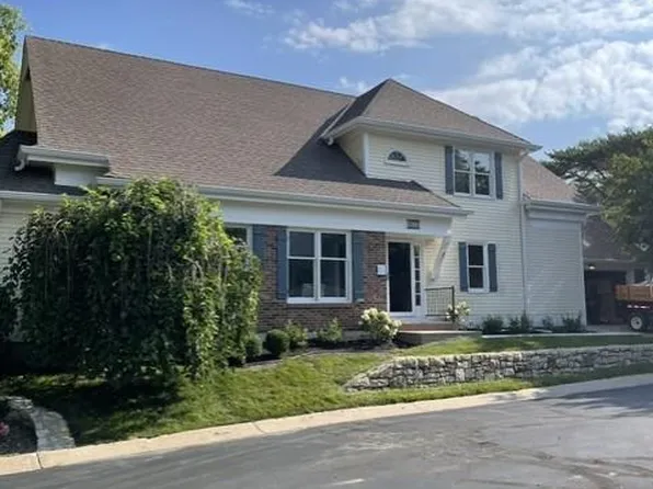 4512 W 90th St, Prairie Village, KS 66207