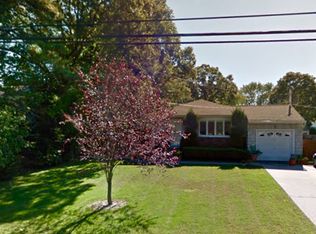 12 Bay Shore Rd, West Islip, NY 11795