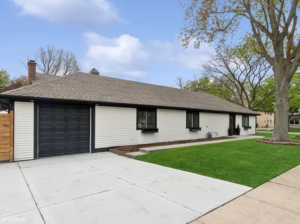 1220 E Rockwell St, Arlington Heights, IL 60005